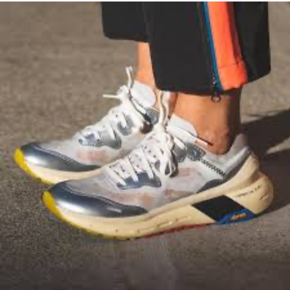 BRANDBLACK Spector Supercritical Jetlon Vibram Runner Shoes Silver Blue Women 7